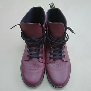 Leyton Doc Martens Burgundy US8L UK6 EU39 #B02